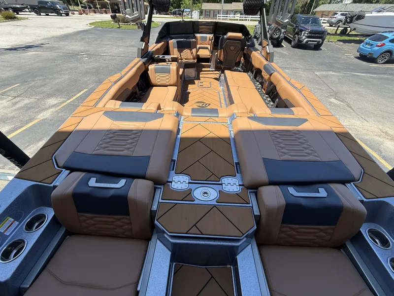Slide: The Image of Interior of 2026 Malibu 26LSV featuring luxurious leather seating. - 6