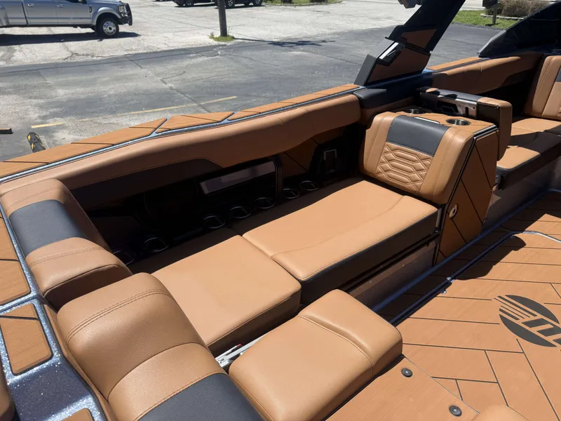 Slide: The Image of Interior of 2026 Malibu 26LSV featuring luxurious leather seating. - 8
