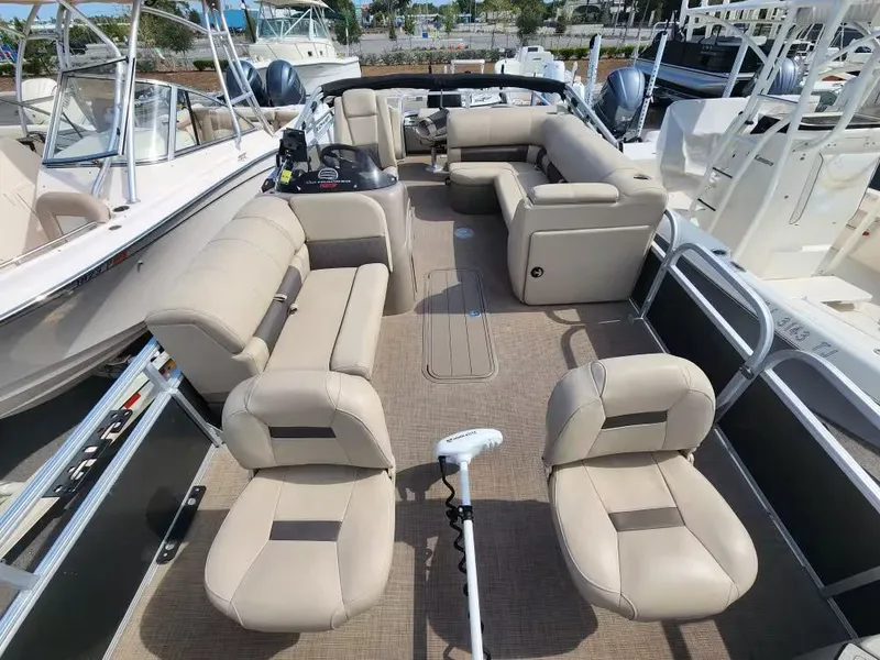 Slide: The Image of Interior of a 2022 Sun Tracker 22 DLX pontoon boat. - 10