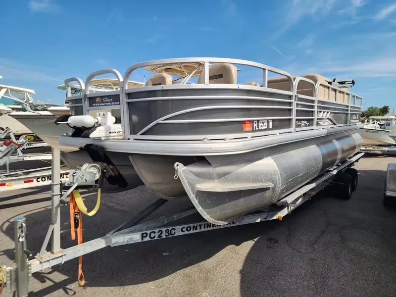 Slide: The Image of 2022 Sun Tracker 22 DLX pontoon boat on trailer. - 3