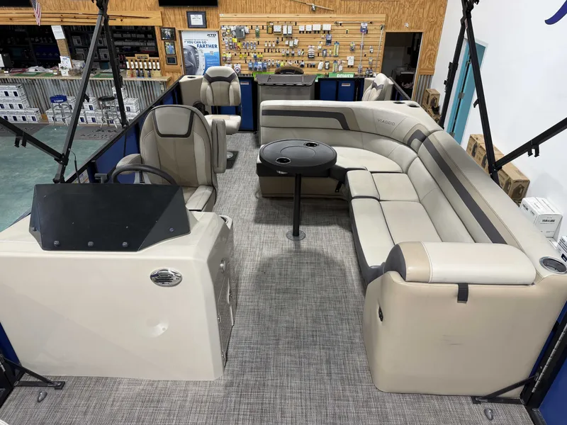 Slide: The Image of Viaggio Lago L20F 2023 - 11