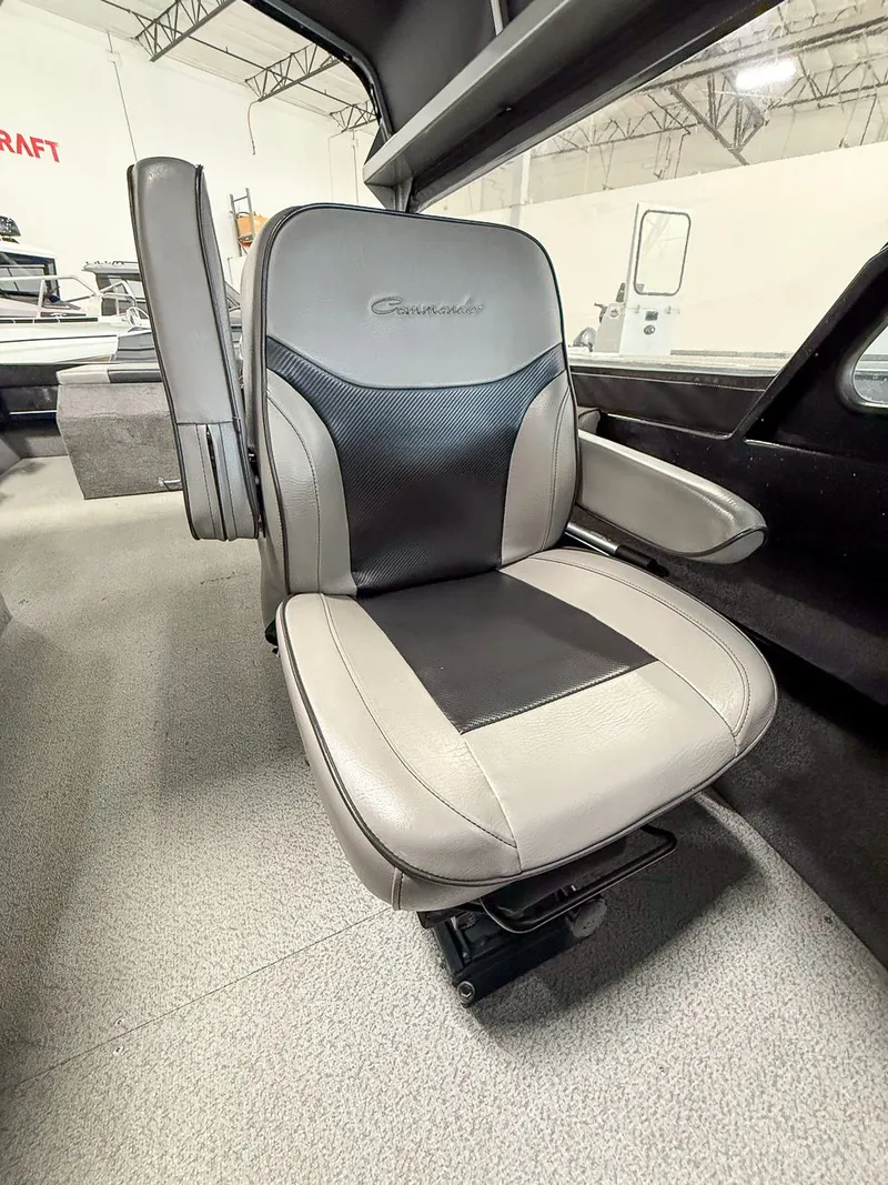 Slide: The Image of North River 24 Commander 2014 - 11