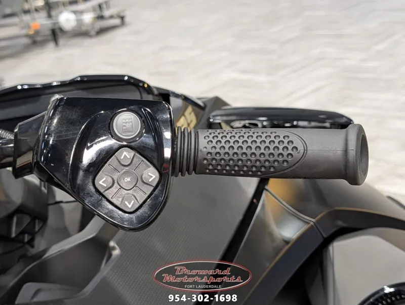 Slide: The Image of Handlebar of Sea-Doo RXT-X 325 jet ski, 2025 model. - 15
