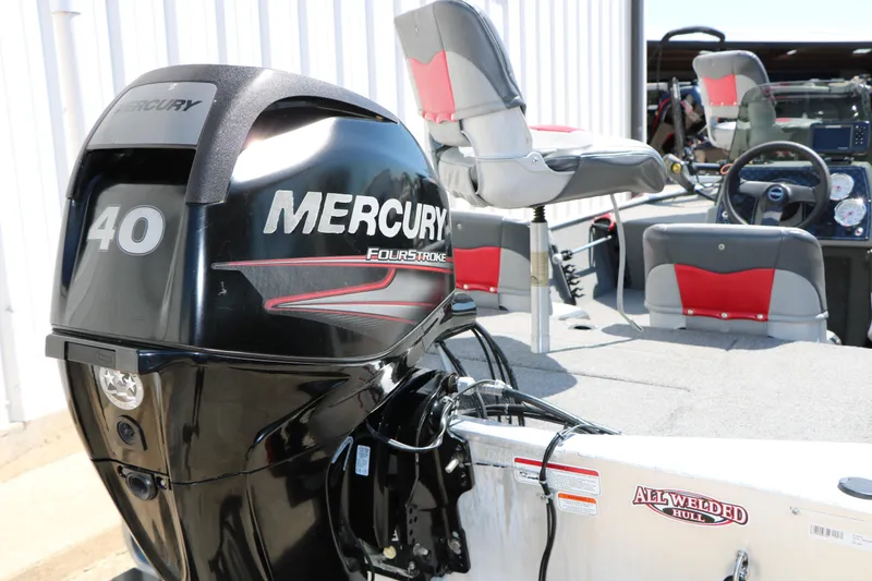 Slide: The Image of 2014 Bass Tracker Pro 16 boat with Mercury 40 FourStroke engine and all-welded hull. - 12