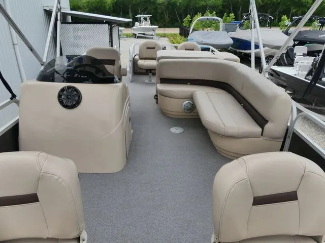 Slide: The Image of Sun Tracker Fishin' Barge 22 DLX 2017 - 15