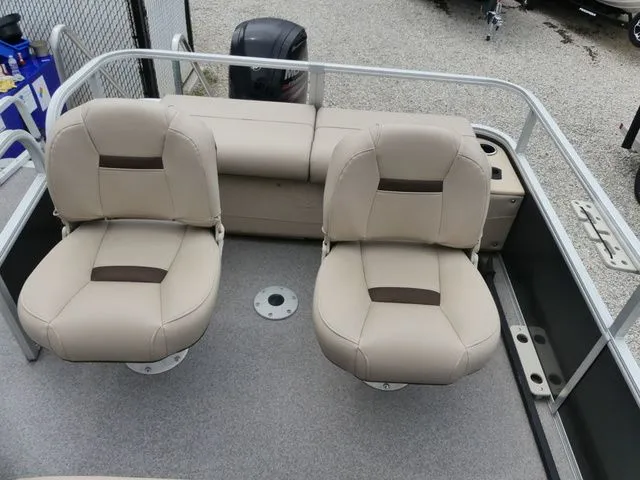 Slide: The Image of Sun Tracker Fishin' Barge 22 DLX 2017 - 19