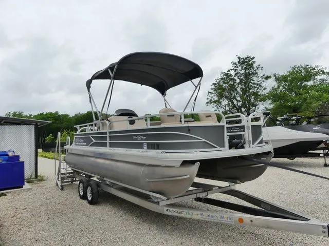Slide: The Image of Sun Tracker Fishin' Barge 22 DLX 2017 - 4