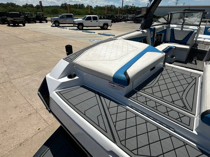 Slide: The Image of Tigé RZX3 2018 - 15