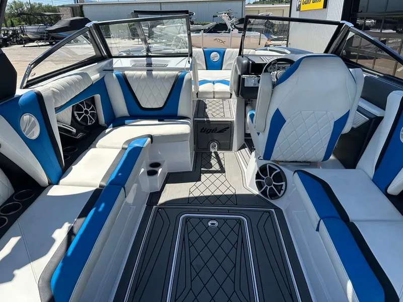 Slide: The Image of Tigé RZX3 2018 - 18