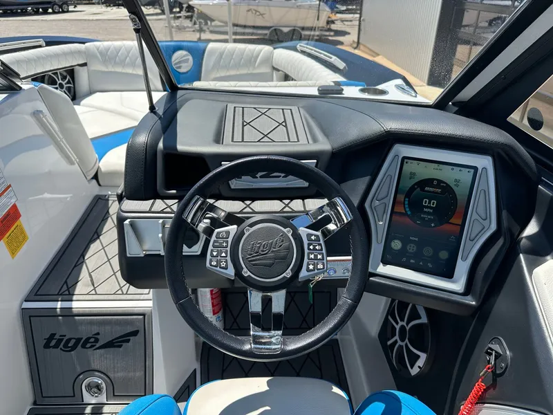 Slide: The Image of Tigé RZX3 2018 - 21