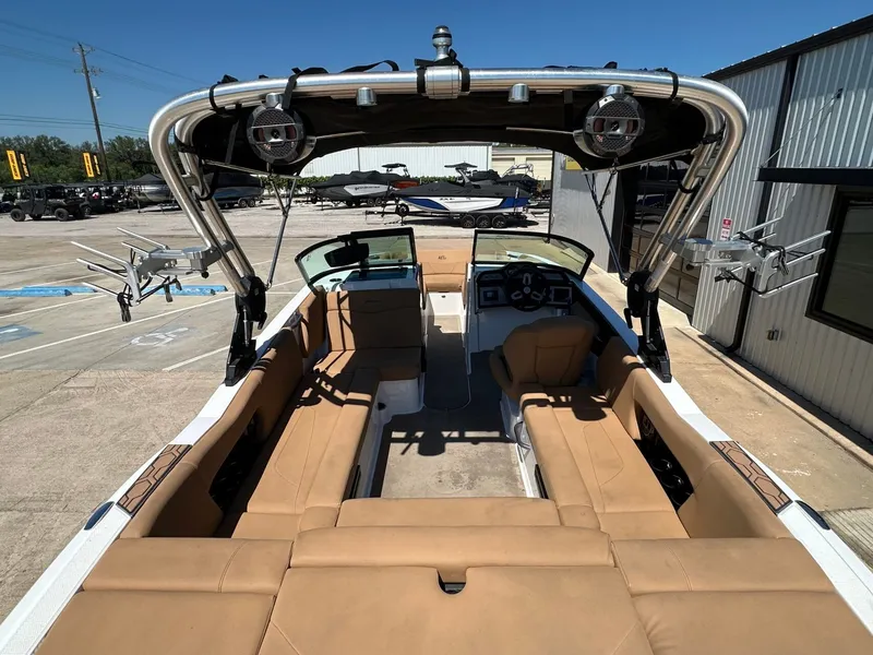 Slide: The Image of MasterCraft NXT22 2021 - 15