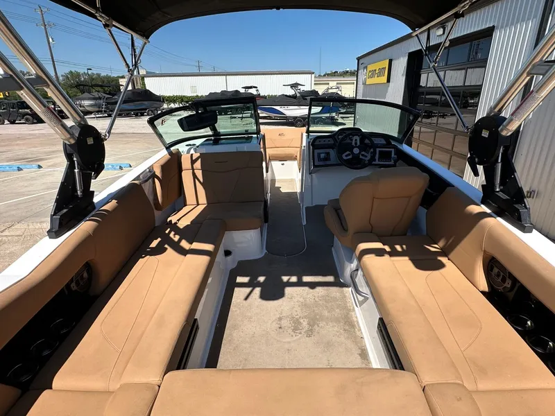 Slide: The Image of MasterCraft NXT22 2021 - 16