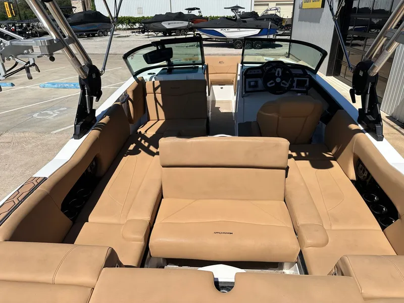 Slide: The Image of MasterCraft NXT22 2021 - 17