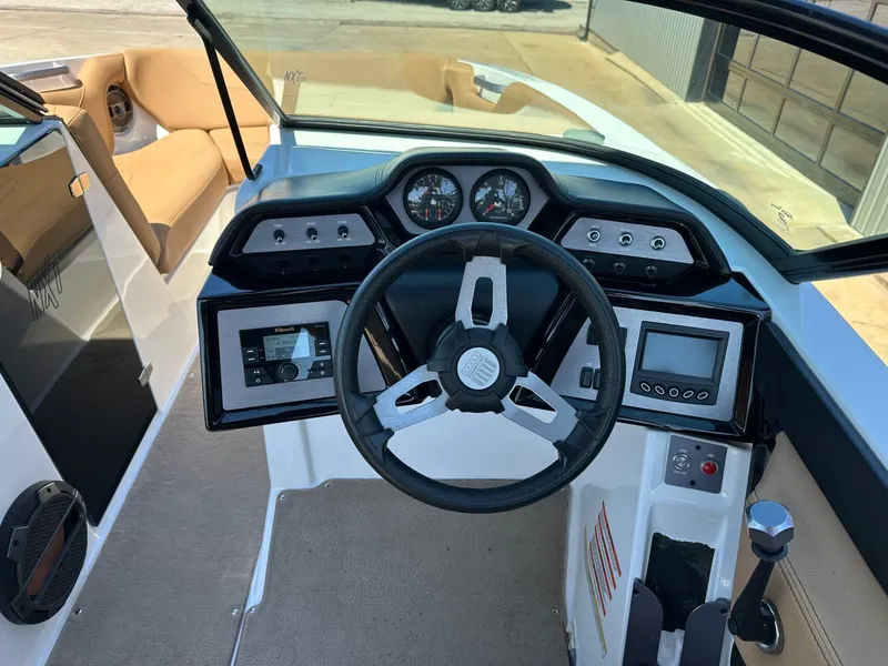 Slide: The Image of MasterCraft NXT22 2021 - 20