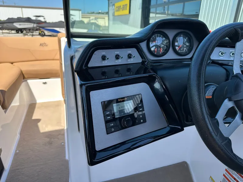 Slide: The Image of MasterCraft NXT22 2021 - 21