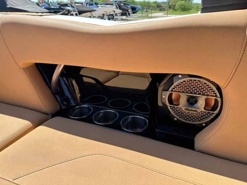 Slide: The Image of MasterCraft NXT22 2021 - 27