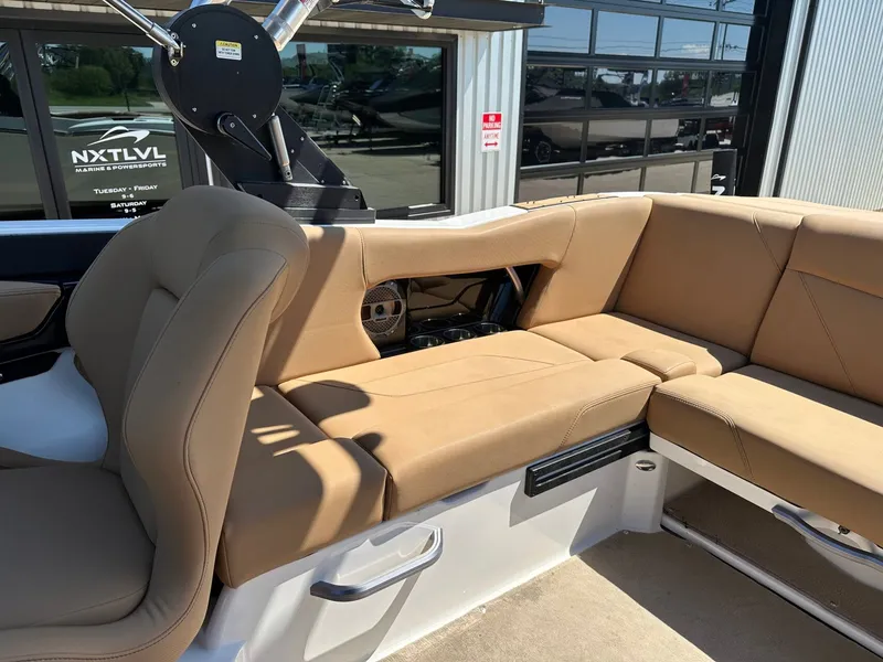 Slide: The Image of MasterCraft NXT22 2021 - 28