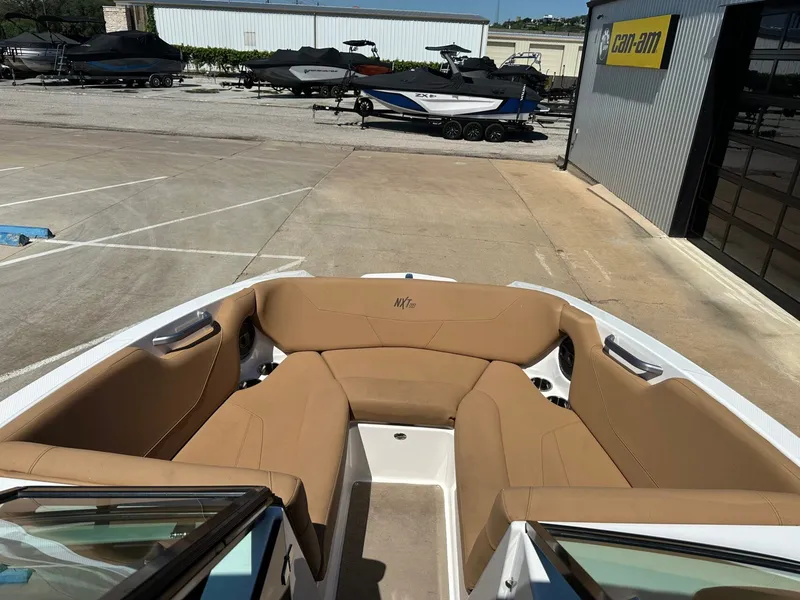 Slide: The Image of MasterCraft NXT22 2021 - 30