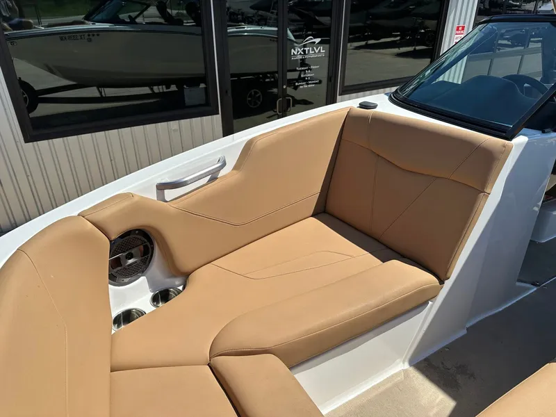 Slide: The Image of MasterCraft NXT22 2021 - 32