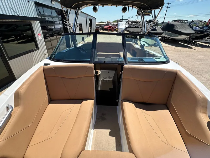 Slide: The Image of MasterCraft NXT22 2021 - 33