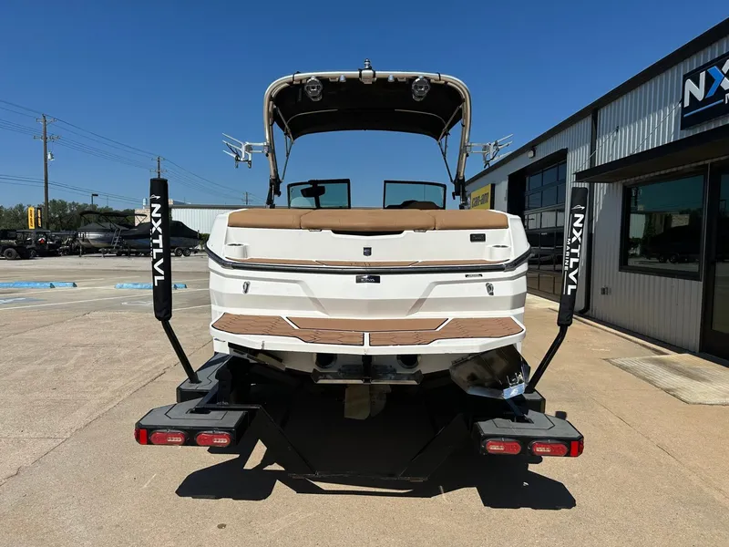 Slide: The Image of MasterCraft NXT22 2021 - 4