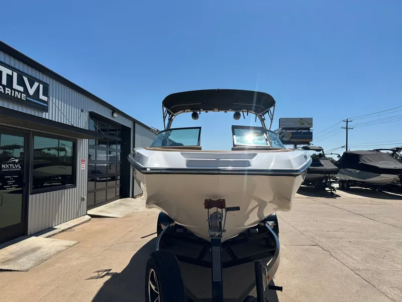 Slide: The Image of MasterCraft NXT22 2021 - 9
