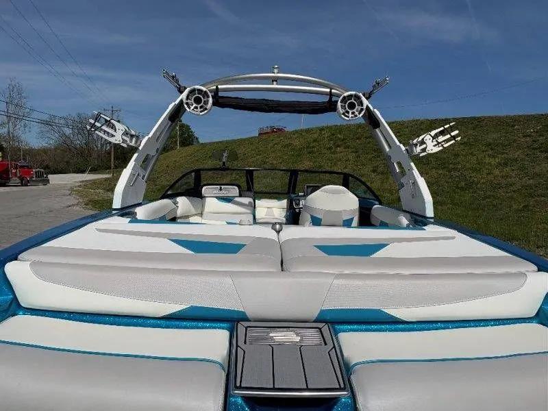 Slide: The Image of Malibu Wakesetter 22 VLX 2017 - 13