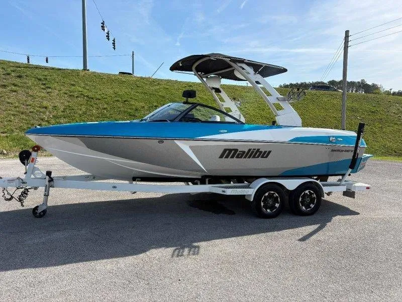 Slide: The Image of Malibu Wakesetter 22 VLX 2017 - 14