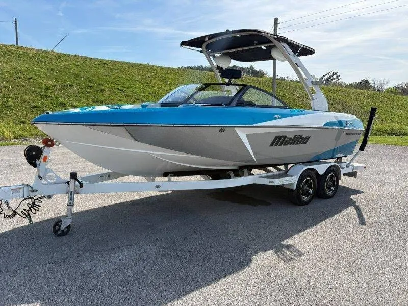 Slide: The Image of Malibu Wakesetter 22 VLX 2017 - 15