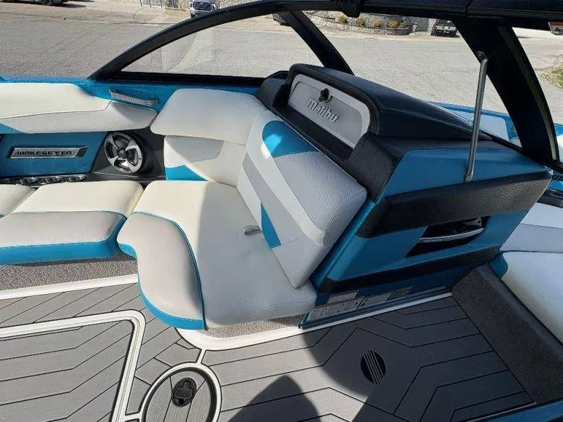 Slide: The Image of Malibu Wakesetter 22 VLX 2017 - 24