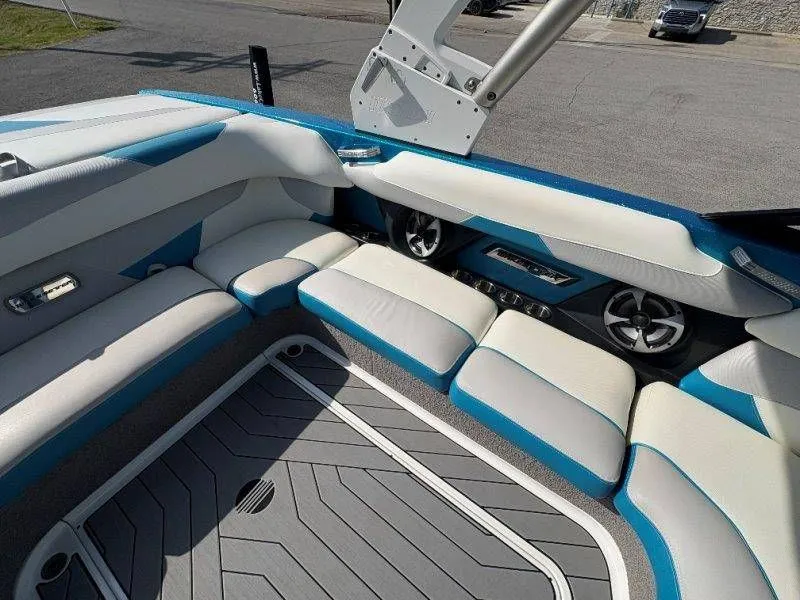 Slide: The Image of Malibu Wakesetter 22 VLX 2017 - 25
