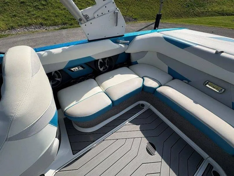Slide: The Image of Malibu Wakesetter 22 VLX 2017 - 26