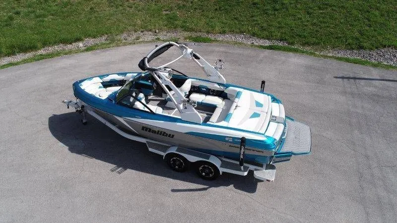Slide: The Image of Malibu Wakesetter 22 VLX 2017 - 3