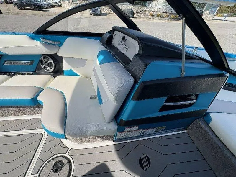 Slide: The Image of Malibu Wakesetter 22 VLX 2017 - 30