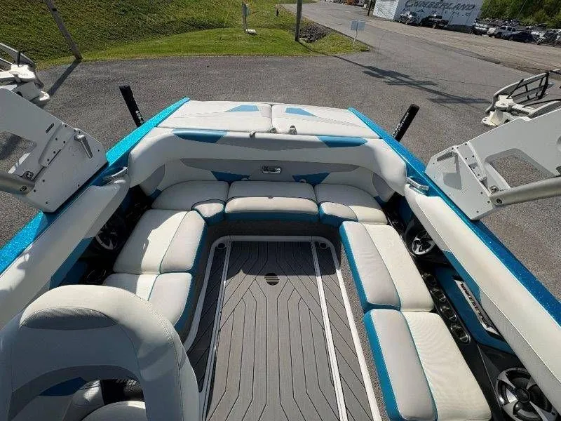 Slide: The Image of Malibu Wakesetter 22 VLX 2017 - 32