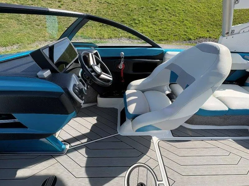 Slide: The Image of Malibu Wakesetter 22 VLX 2017 - 38