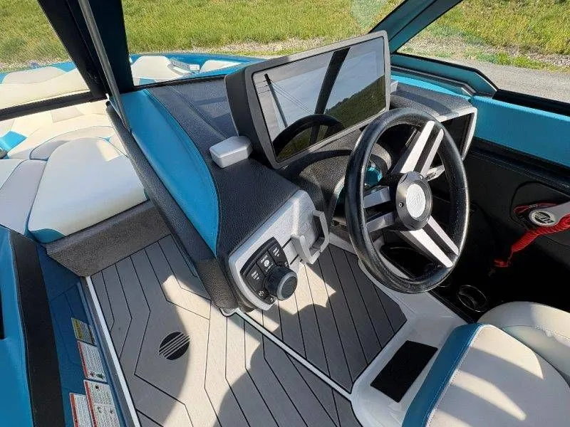 Slide: The Image of Malibu Wakesetter 22 VLX 2017 - 40