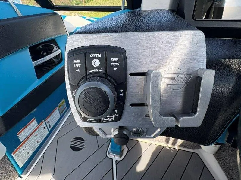 Slide: The Image of Malibu Wakesetter 22 VLX 2017 - 41
