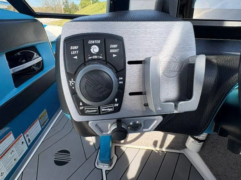 Slide: The Image of Malibu Wakesetter 22 VLX 2017 - 45