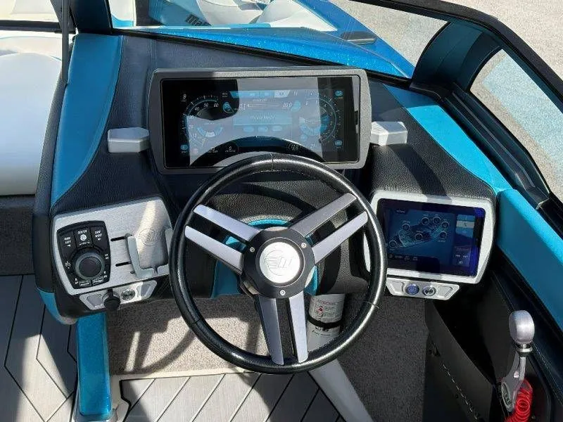 Slide: The Image of Malibu Wakesetter 22 VLX 2017 - 50