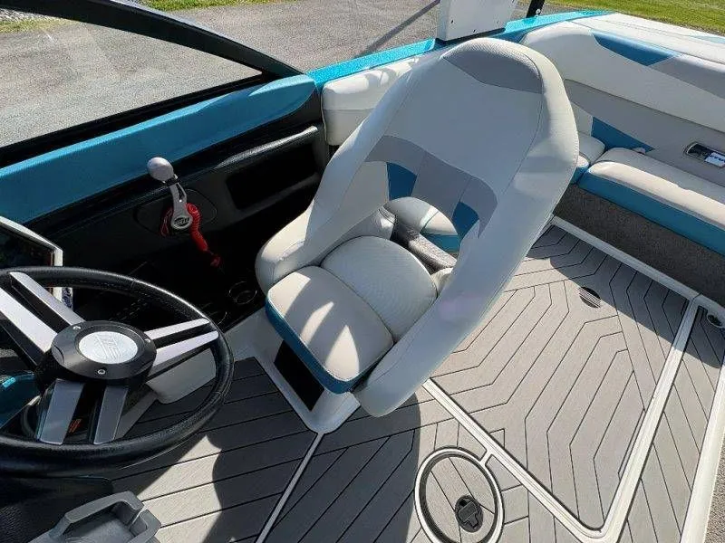 Slide: The Image of Malibu Wakesetter 22 VLX 2017 - 51