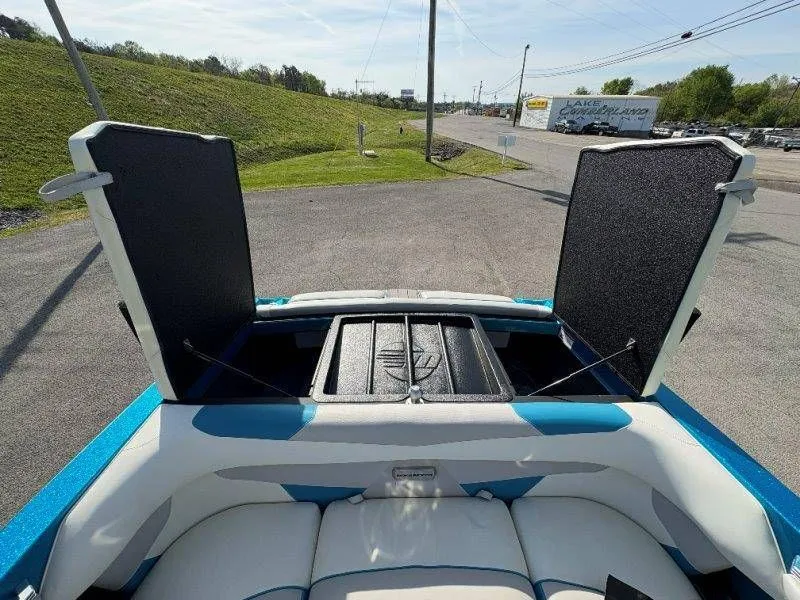 Slide: The Image of Malibu Wakesetter 22 VLX 2017 - 56