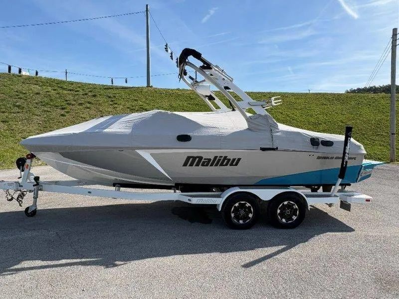 Slide: The Image of Malibu Wakesetter 22 VLX 2017 - 68