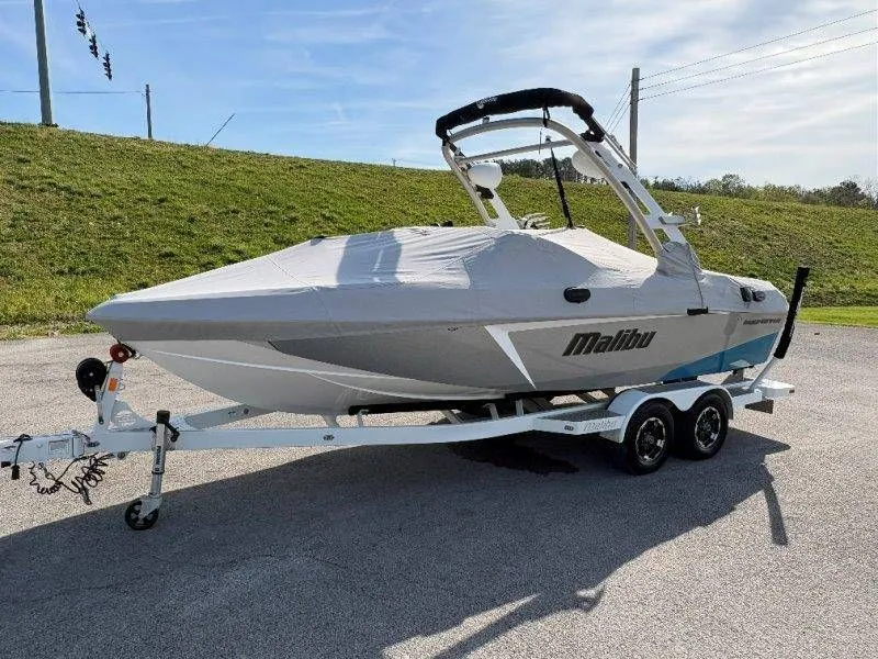 Slide: The Image of Malibu Wakesetter 22 VLX 2017 - 70