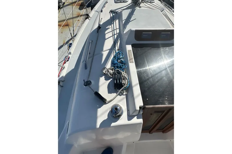Slide: The Image of Deck view of a 2002 Hunter 306 sailboat, featuring rigging and winch. - 11