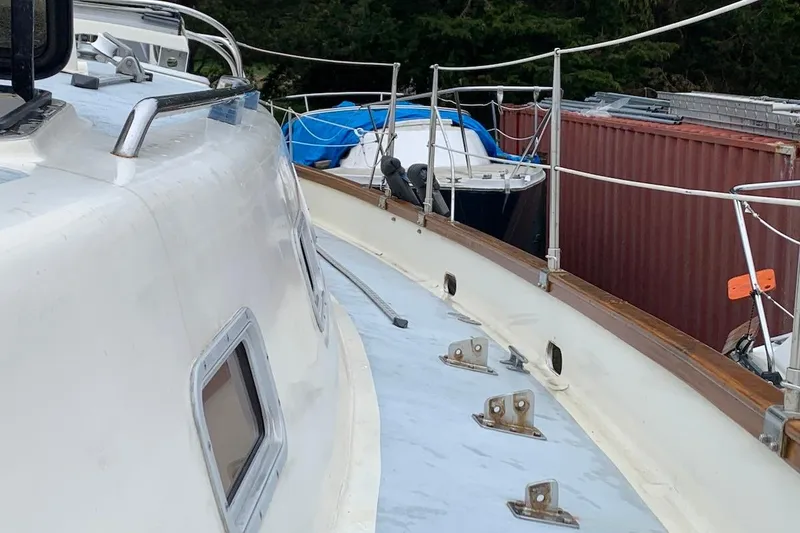 Slide: The Image of Mast is down, showing rigging hardware - 63