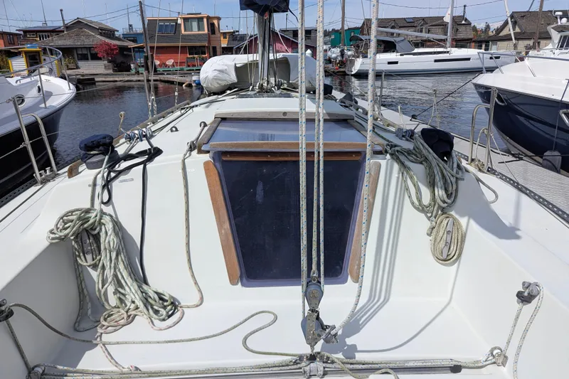 Slide: The Image of 1980 SCEPTRE 36 sailboat deck with ropes, docked in a marina. - 10