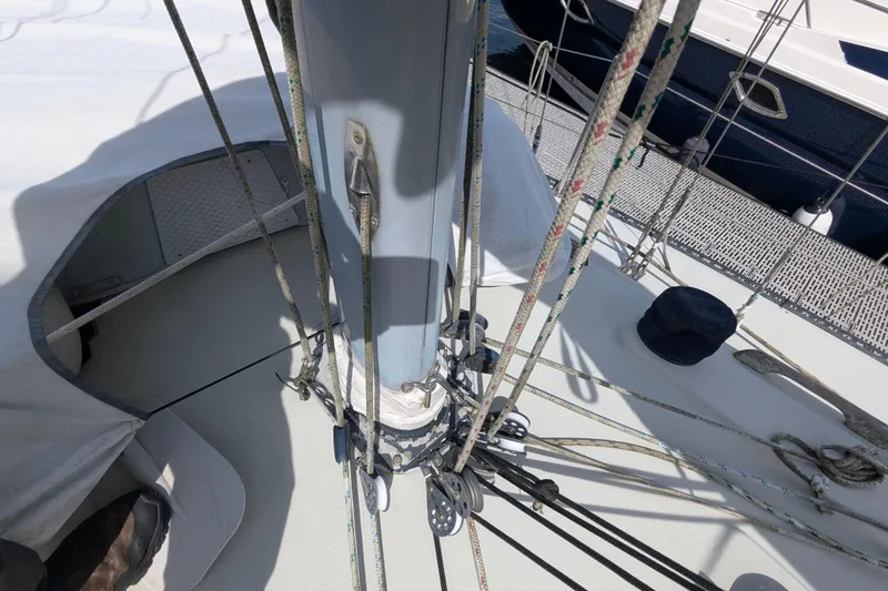 Slide: The Image of Deck view of 1980 SCEPTRE 36 sailboat, showing mast and rigging details. - 13