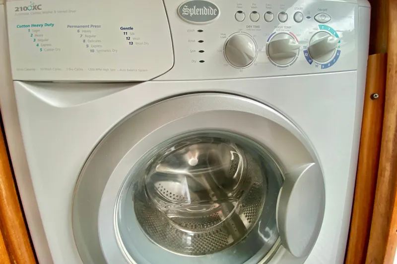 Slide: The Image of Splendide 2100XC washer-dryer in a 1998 Manta 40 yacht, featuring multiple wash settings. - 66