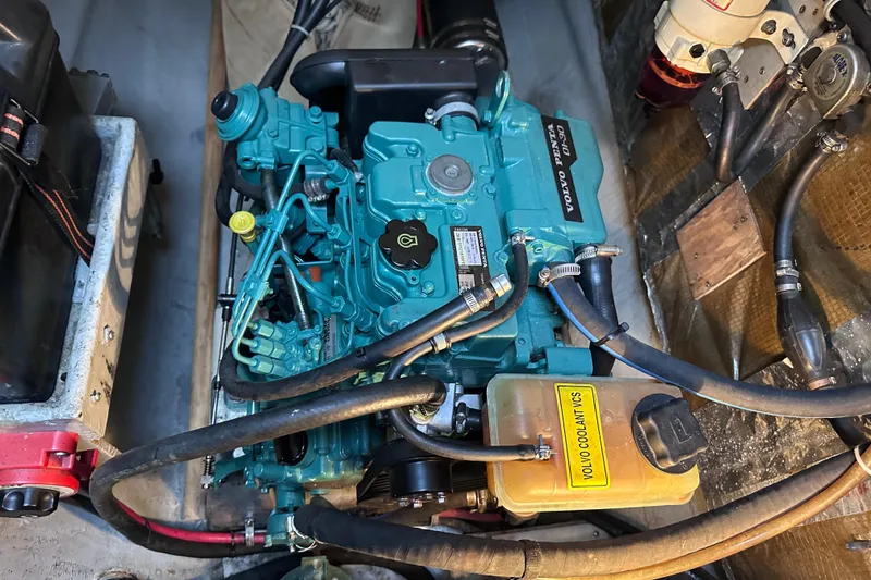 Slide: The Image of Engine compartment of a 1998 Manta 40 with Volvo Penta engine. - 74